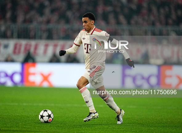 Jamal Musiala of Bayern Munich  controls the ball during the Champions League Round 4 match between Bayern Munich v Benfica at the Allianz a...