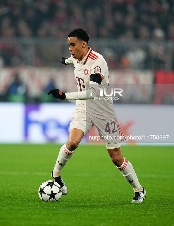 Jamal Musiala of Bayern Munich  controls the ball during the Champions League Round 4 match between Bayern Munich v Benfica at the Allianz a...