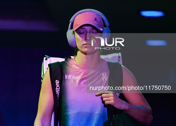 RIYADH, SAUDI ARABIA - NOVEMBER 07: Iga Swiatek of Poland arrives before her match against Daria Kasatkina, on Day 6 of the 2024 WTA Finals,...