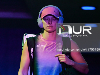 RIYADH, SAUDI ARABIA - NOVEMBER 07: Iga Swiatek of Poland arrives before her match against Daria Kasatkina, on Day 6 of the 2024 WTA Finals,...