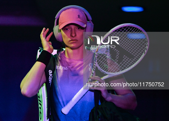 RIYADH, SAUDI ARABIA - NOVEMBER 07: Iga Swiatek of Poland arrives before her match against Daria Kasatkina, on Day 6 of the 2024 WTA Finals,...