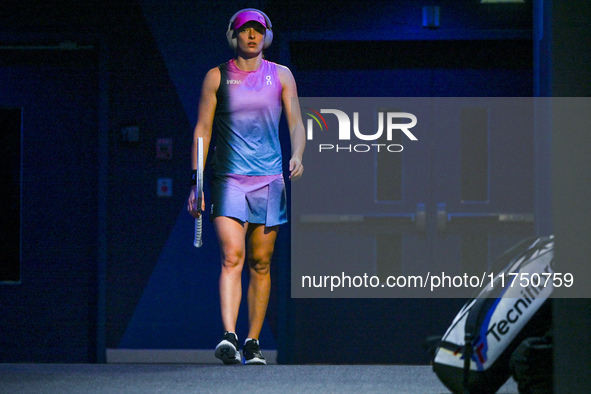 RIYADH, SAUDI ARABIA - NOVEMBER 07: Iga Swiatek of Poland arrives before her match against Daria Kasatkina, on Day 6 of the 2024 WTA Finals,...