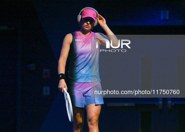 RIYADH, SAUDI ARABIA - NOVEMBER 07: Iga Swiatek of Poland arrives before her match against Daria Kasatkina, on Day 6 of the 2024 WTA Finals,...