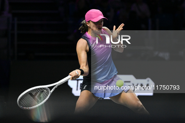 RIYADH, SAUDI ARABIA - NOVEMBER 07: Iga Swiatek of Poland during her match against Daria Kasatkina, on Day 6 of the 2024 WTA Finals, part of...