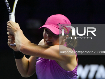 RIYADH, SAUDI ARABIA - NOVEMBER 07: Iga Swiatek of Poland during her match against Daria Kasatkina, on Day 6 of the 2024 WTA Finals, part of...