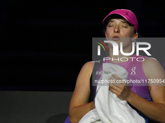 RIYADH, SAUDI ARABIA - NOVEMBER 07: Iga Swiatek of Poland during her match against Daria Kasatkina, on Day 6 of the 2024 WTA Finals, part of...