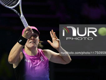 RIYADH, SAUDI ARABIA - NOVEMBER 07: Iga Swiatek of Poland during her match against Daria Kasatkina, on Day 6 of the 2024 WTA Finals, part of...