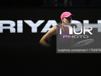 RIYADH, SAUDI ARABIA - NOVEMBER 07: Iga Swiatek of Poland during her match against Daria Kasatkina, on Day 6 of the 2024 WTA Finals, part of...