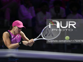 RIYADH, SAUDI ARABIA - NOVEMBER 07: Iga Swiatek of Poland during her match against Daria Kasatkina, on Day 6 of the 2024 WTA Finals, part of...