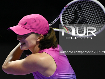 RIYADH, SAUDI ARABIA - NOVEMBER 07: Iga Swiatek of Poland during her match against Daria Kasatkina, on Day 6 of the 2024 WTA Finals, part of...