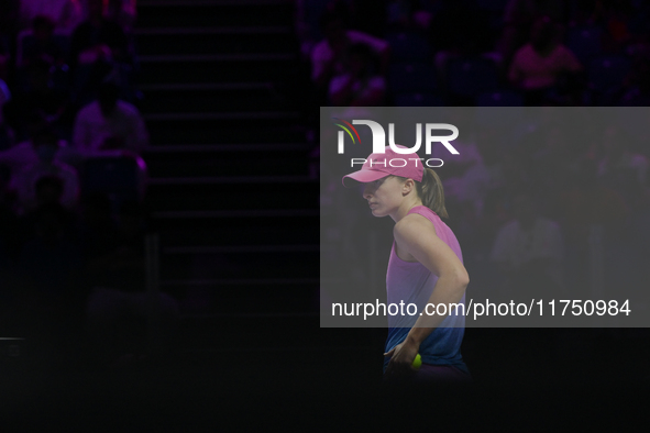 RIYADH, SAUDI ARABIA - NOVEMBER 07: Iga Swiatek of Poland during her match against Daria Kasatkina, on Day 6 of the 2024 WTA Finals, part of...