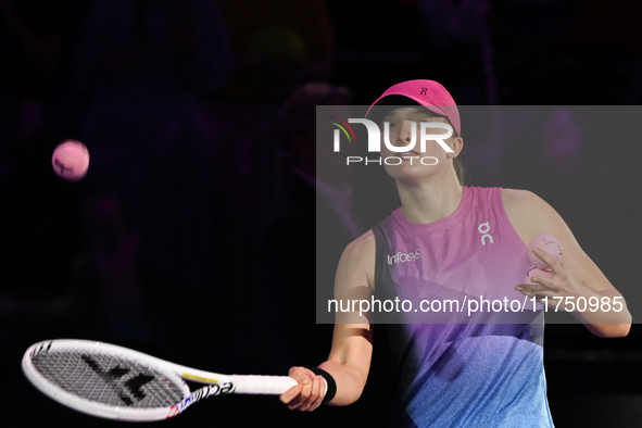 RIYADH, SAUDI ARABIA - NOVEMBER 07: Iga Swiatek of Poland celebrates her win against Daria Kasatkina, on Day 6 of the 2024 WTA Finals, part...