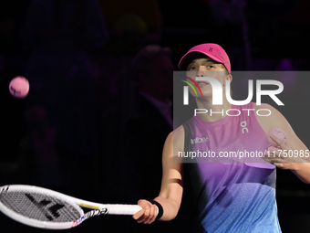 RIYADH, SAUDI ARABIA - NOVEMBER 07: Iga Swiatek of Poland celebrates her win against Daria Kasatkina, on Day 6 of the 2024 WTA Finals, part...