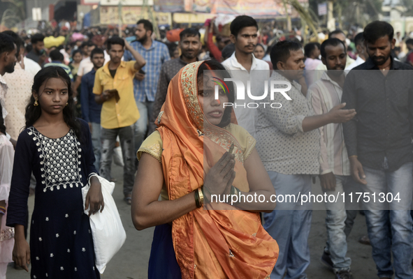 Hindu devotees perform religious rituals near the Arabian Sea on the day of the Chhath Puja festival in Mumbai, India, on November 7, 2024....