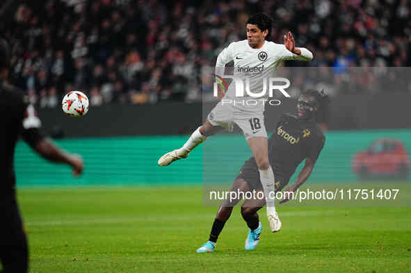 Mahmoud Dahoud of Eintracht Frankfurt  controls the ball during the Eurepa League Round 4 match between Eintracht Frankfurt v SK Slavia Prag...