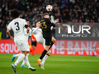 Robin Koch of Eintracht Frankfurt  controls the ball during the Eurepa League Round 4 match between Eintracht Frankfurt v SK Slavia Prague a...