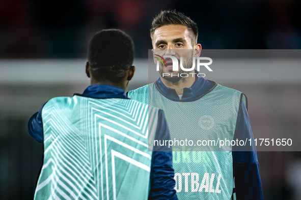 Fenerbahce forward Dusan Tadic plays during the match between AZ and Fenerbahce at the AFAS Stadium for the UEFA Europa League - League phas...