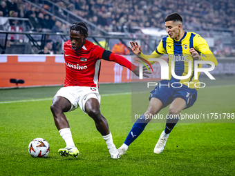 AZ Alkmaar forward Jayden Addai and Fenerbahce defender Mert Muldur play during the match AZ - Fenerbahce at the AFAS stadium for the UEFA E...