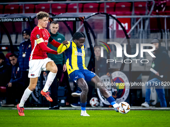 AZ Alkmaar midfielder Sven Mijnans and Fenerbahce forward Bright Osayi-Samuel play during the match AZ - Fenerbahce at the AFAS stadium for...