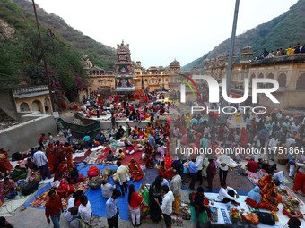 Hindu devotees arrive to perform rituals of the 'Chhath Puja' festival at the Shrine Galta Ji temple Kund in Jaipur, Rajasthan, India, on No...