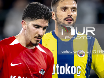 AZ Alkmaar forward Mayckel Lahdo and Fenerbahce forward Dusan Tadic play during the match AZ - Fenerbahce at the AFAS stadium for the UEFA E...