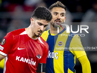 AZ Alkmaar forward Mayckel Lahdo and Fenerbahce forward Dusan Tadic play during the match AZ - Fenerbahce at the AFAS stadium for the UEFA E...