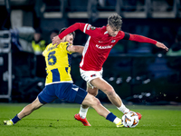 Fenerbahce midfielder Ismail Yusek and AZ Alkmaar midfielder Dave Kwakman play during the match AZ - Fenerbahce at the AFAS stadium for the...