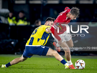 Fenerbahce midfielder Ismail Yusek and AZ Alkmaar midfielder Dave Kwakman play during the match AZ - Fenerbahce at the AFAS stadium for the...