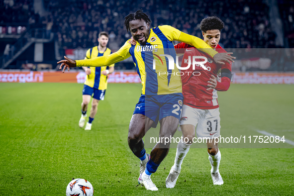 Fenerbahce forward Bright Osayi-Samuel and AZ Alkmaar defender Ro-Zangalo Daal play during the match AZ - Fenerbahce at the AFAS stadium for...