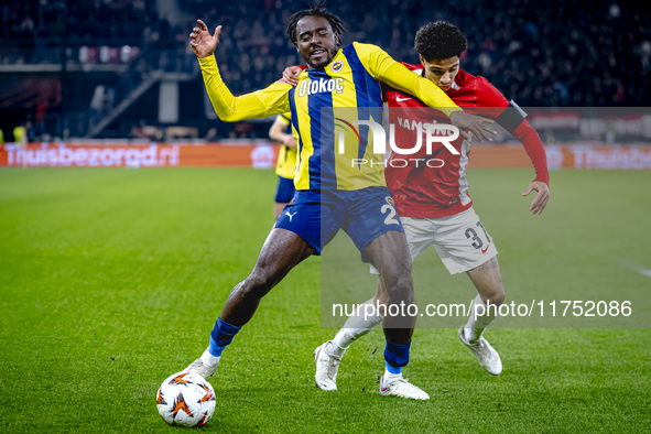 Fenerbahce forward Bright Osayi-Samuel and AZ Alkmaar defender Ro-Zangalo Daal play during the match AZ - Fenerbahce at the AFAS stadium for...