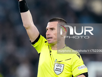 Referee Georgi Kabakov shows a yellow card during the UEFA Europa League 2024/25 League Phase MD4 match between SS Lazio and FC Porto at Sta...