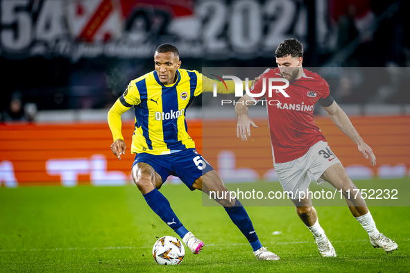 AZ Alkmaar defender Mees de Wit and Fenerbahce defender Rodrigo Becao play during the match between AZ and Fenerbahce at the AFAS stadium fo...