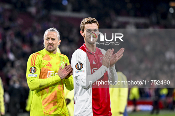 AFC Ajax Amsterdam goalkeeper Remko Pasveer and AFC Ajax Amsterdam defender Daniele Rugani participate in the match between Ajax and Maccabi...