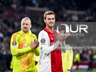 AFC Ajax Amsterdam goalkeeper Remko Pasveer and AFC Ajax Amsterdam defender Daniele Rugani participate in the match between Ajax and Maccabi...