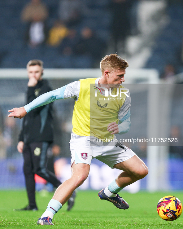 #19, Zian Flemming of Burnley warms up during the Sky Bet Championship match between West Bromwich Albion and Burnley at The Hawthorns in We...