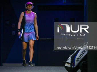 RIYADH, SAUDI ARABIA - NOVEMBER 07: Iga Swiatek of Poland arrives ahead of her match against Daria Kasatkina, on Day 6 of the 2024 WTA Final...