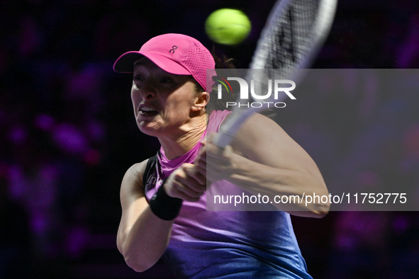 RIYADH, SAUDI ARABIA - NOVEMBER 07: Iga Swiatek of Poland during her match against Daria Kasatkina, on Day 6 of the 2024 WTA Finals, part of...