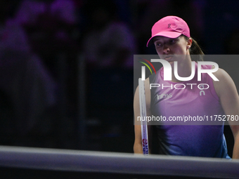 RIYADH, SAUDI ARABIA - NOVEMBER 07: Iga Swiatek of Poland during her match against Daria Kasatkina, on Day 6 of the 2024 WTA Finals, part of...