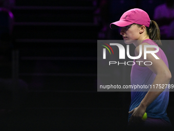 RIYADH, SAUDI ARABIA - NOVEMBER 07: Iga Swiatek of Poland during her match against Daria Kasatkina, on Day 6 of the 2024 WTA Finals, part of...