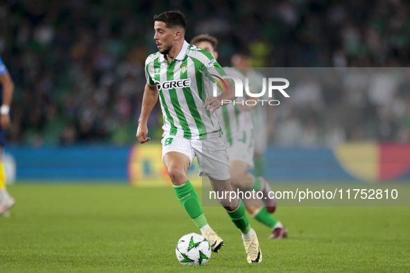 Pablo Fornals of Real Betis runs with the ball during the UEFA Conference League 2024/25 League Phase MD3 match between Real Betis and NK Ce...