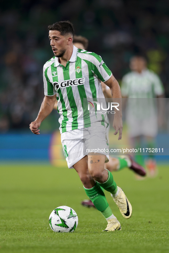 Pablo Fornals of Real Betis runs with the ball during the UEFA Conference League 2024/25 League Phase MD3 match between Real Betis and NK Ce...