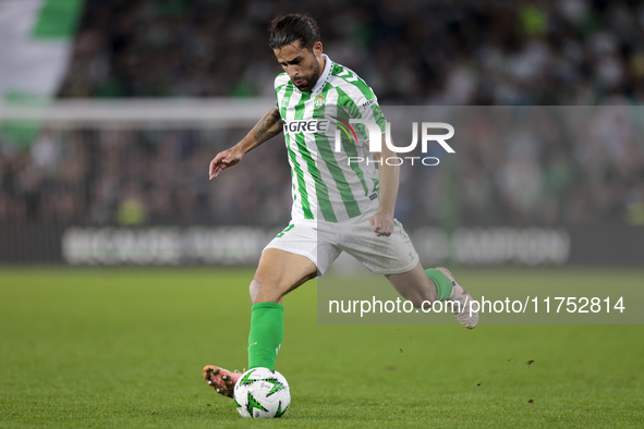 Ricardo Rodriguez of Real Betis makes a center to the area during the UEFA Conference League 2024/25 League Phase MD3 match between Real Bet...