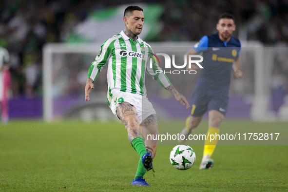 Chimy Avila of Real Betis controls the ball during the UEFA Conference League 2024/25 League Phase MD3 match between Real Betis and NK Celje...