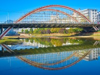 Workers carry out maintenance work on the Nanyuan Bridge in Yuexi County, Anqing City, East China's Anhui Province, on November 8, 2024. (