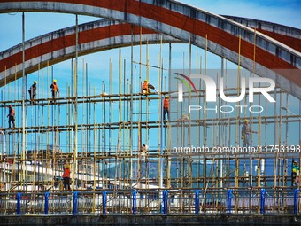 Workers carry out maintenance work on the Nanyuan Bridge in Yuexi County, Anqing City, East China's Anhui Province, on November 8, 2024. (