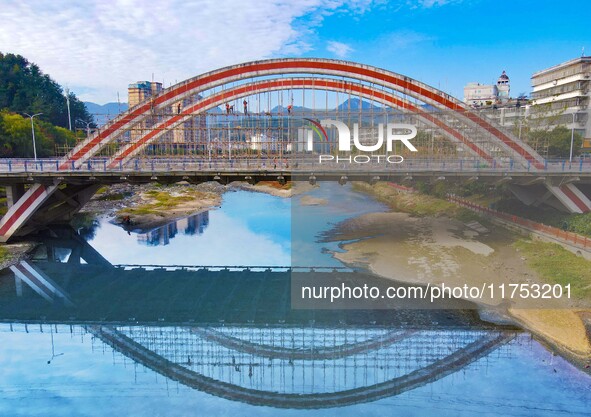 Workers carry out maintenance work on the Nanyuan Bridge in Yuexi County, Anqing City, East China's Anhui Province, on November 8, 2024. 