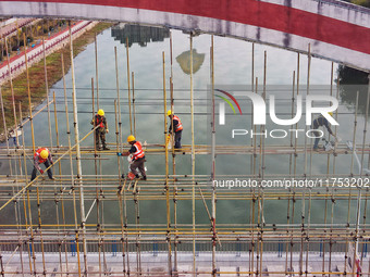 Workers carry out maintenance work on the Nanyuan Bridge in Yuexi County, Anqing City, East China's Anhui Province, on November 8, 2024. (