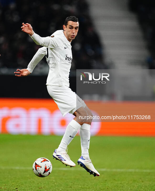 Ellyes Skhiri of Eintracht Frankfurt  controls the ball during the Eurepa League Round 4 match between Eintracht Frankfurt v SK Slavia Pragu...