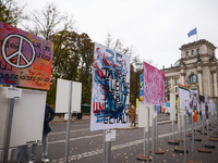 Artworks lined up in a four-kilometre-long open-air installation a day ahead of the 35th anniversary of the fall of the Berlin Wall. Berlin,...