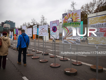 Artworks lined up in a four-kilometre-long open-air installation a day ahead of the 35th anniversary of the fall of the Berlin Wall. Berlin,...